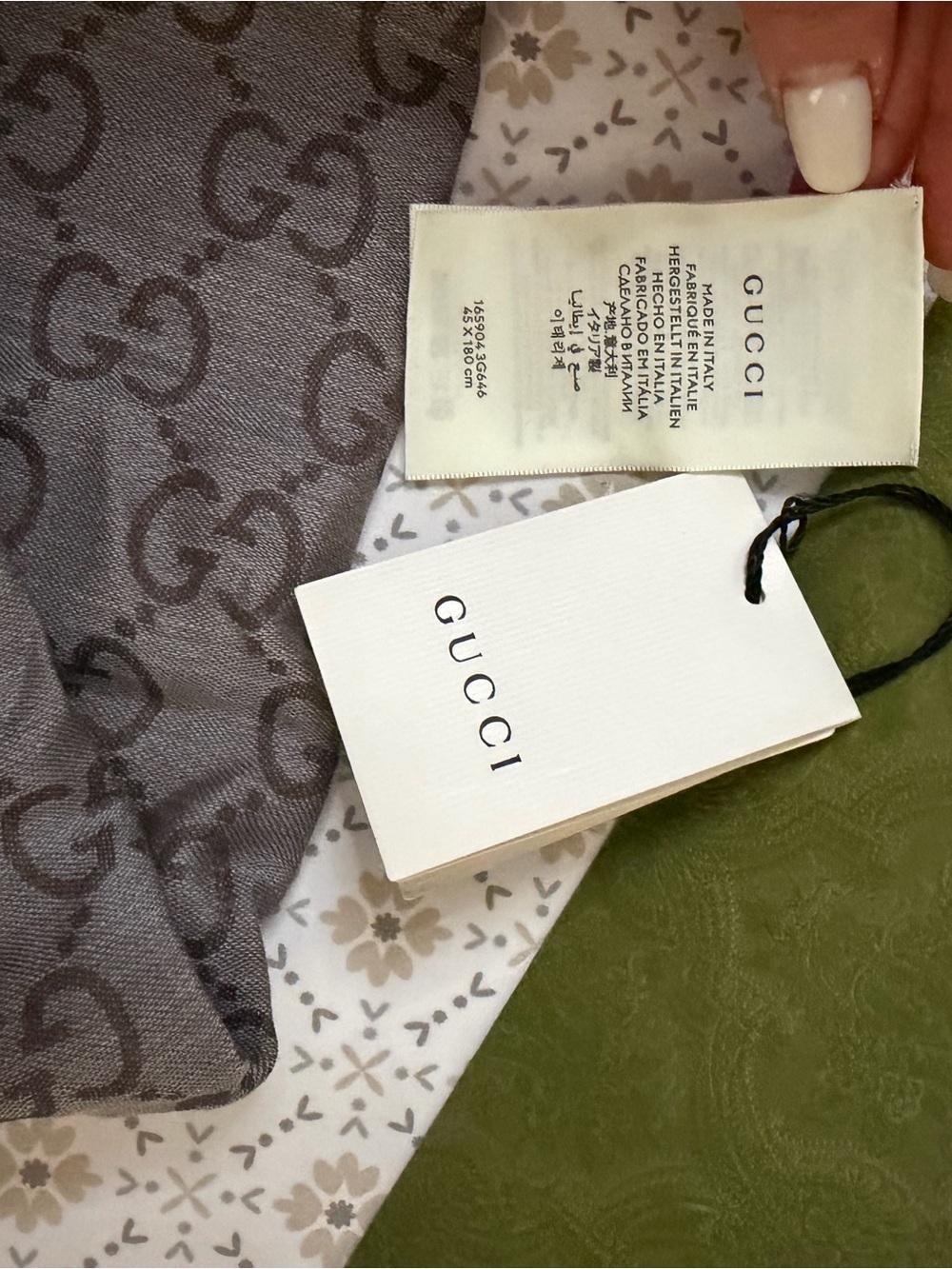 Gucci gray-brown GG monogram scarf with green accent - Picture 3 of 7